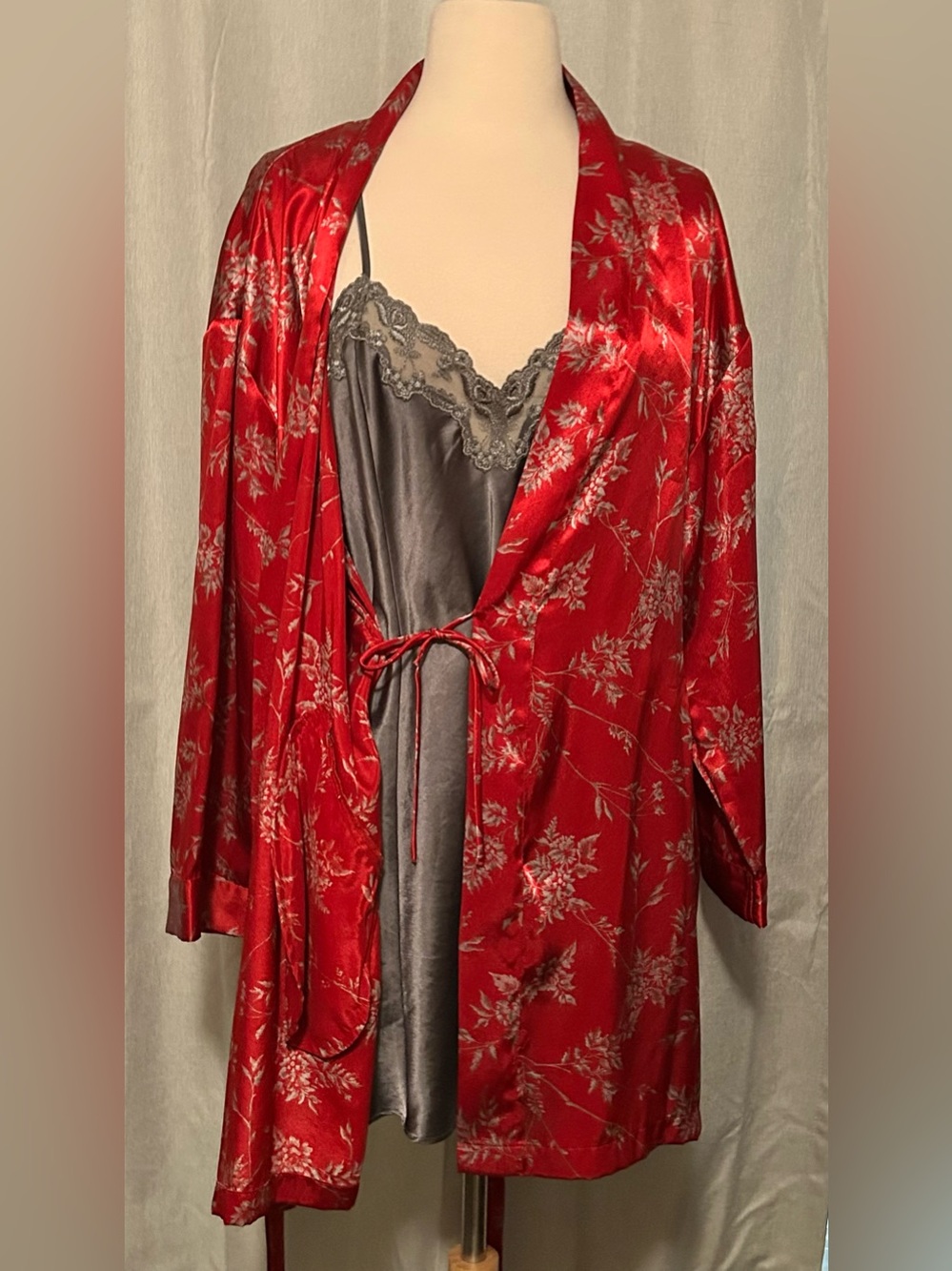 Y2K Victoria's Secret Red Floral Satin Robe with Charcoal Slip - Picture 2 of 13
